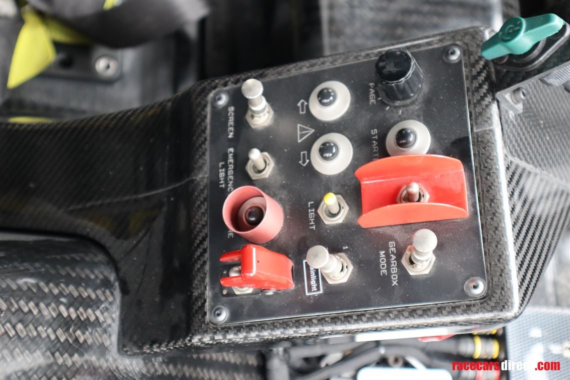 mercedes-benz-c63-amg-coupe-dtm-chassis-001-y