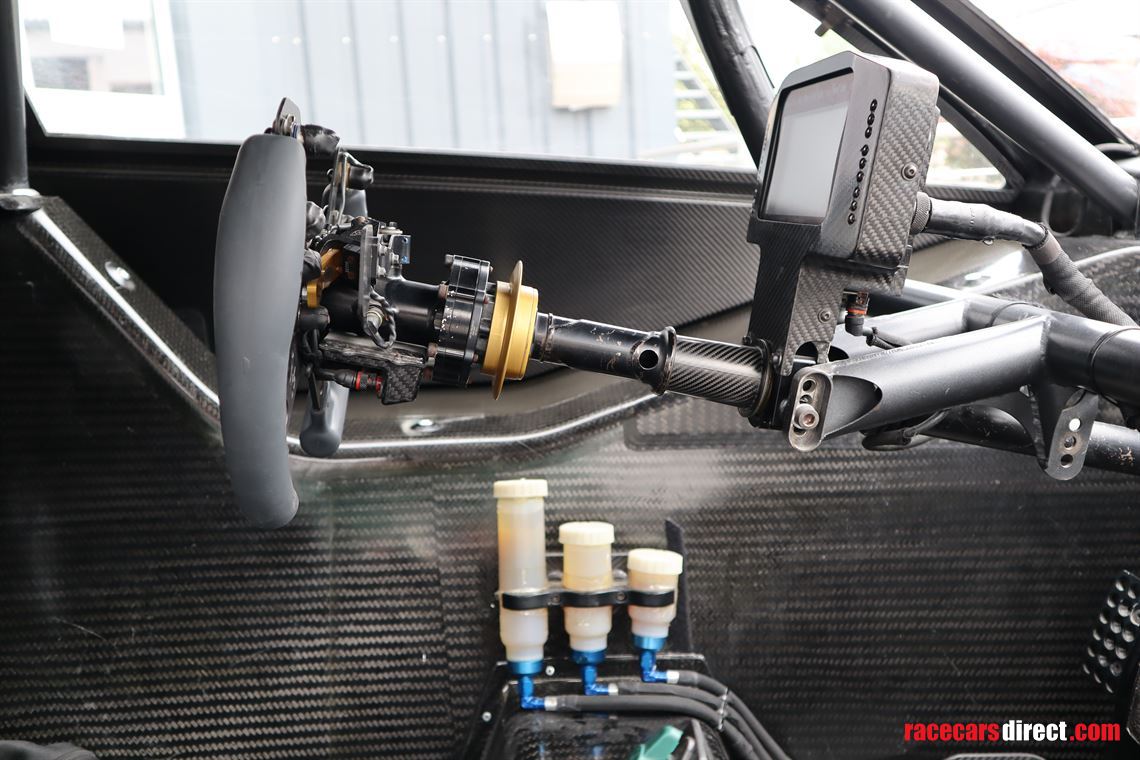 mercedes-benz-c63-amg-coupe-dtm-chassis-001-y