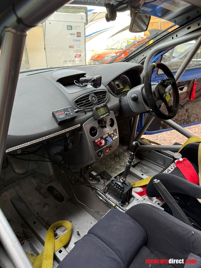 reduced-renault-clio-197-race-car