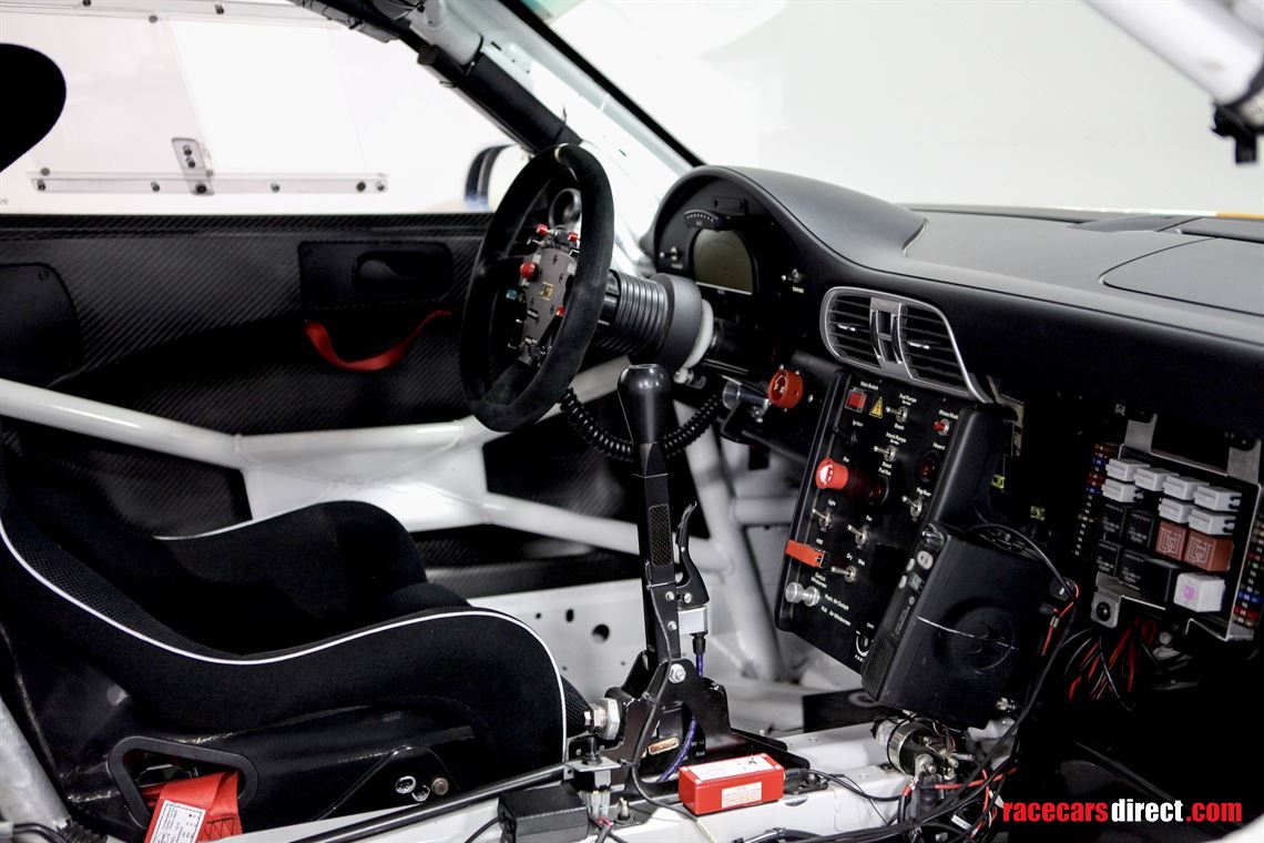 2011-porsche-997-gt3-r