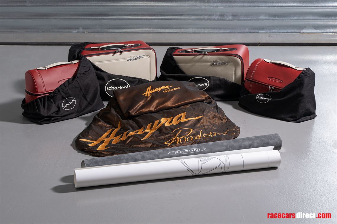 pagani-huayra-roadster-luggage-car-cover-sign