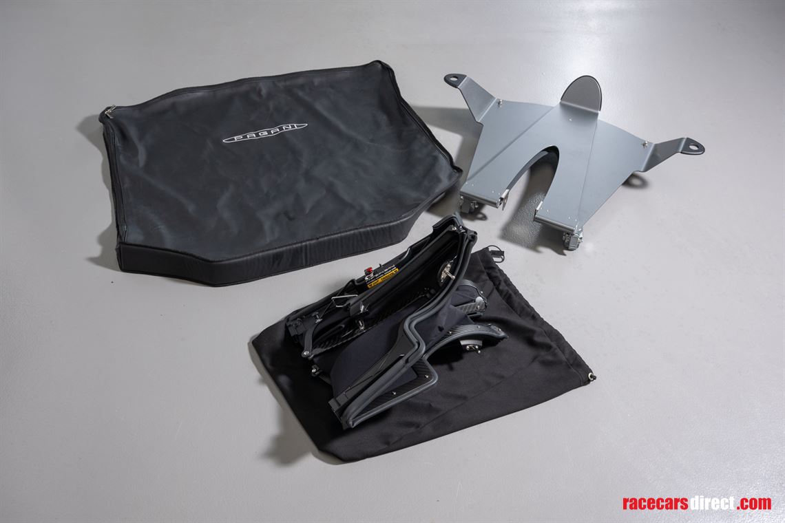 pagani-huayra-roadster-carbon-fibre-roof-acce