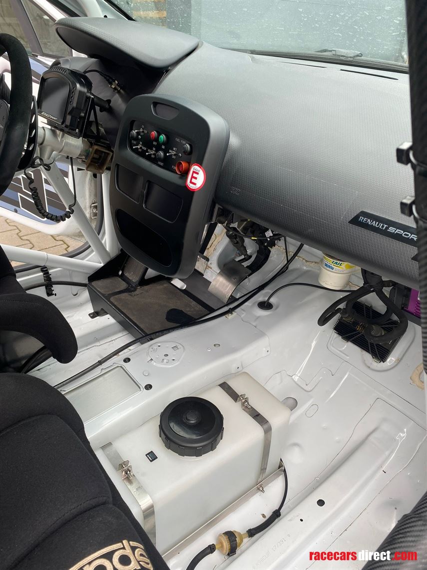 sold-clio-iv-cup-wheels-and-car-parts