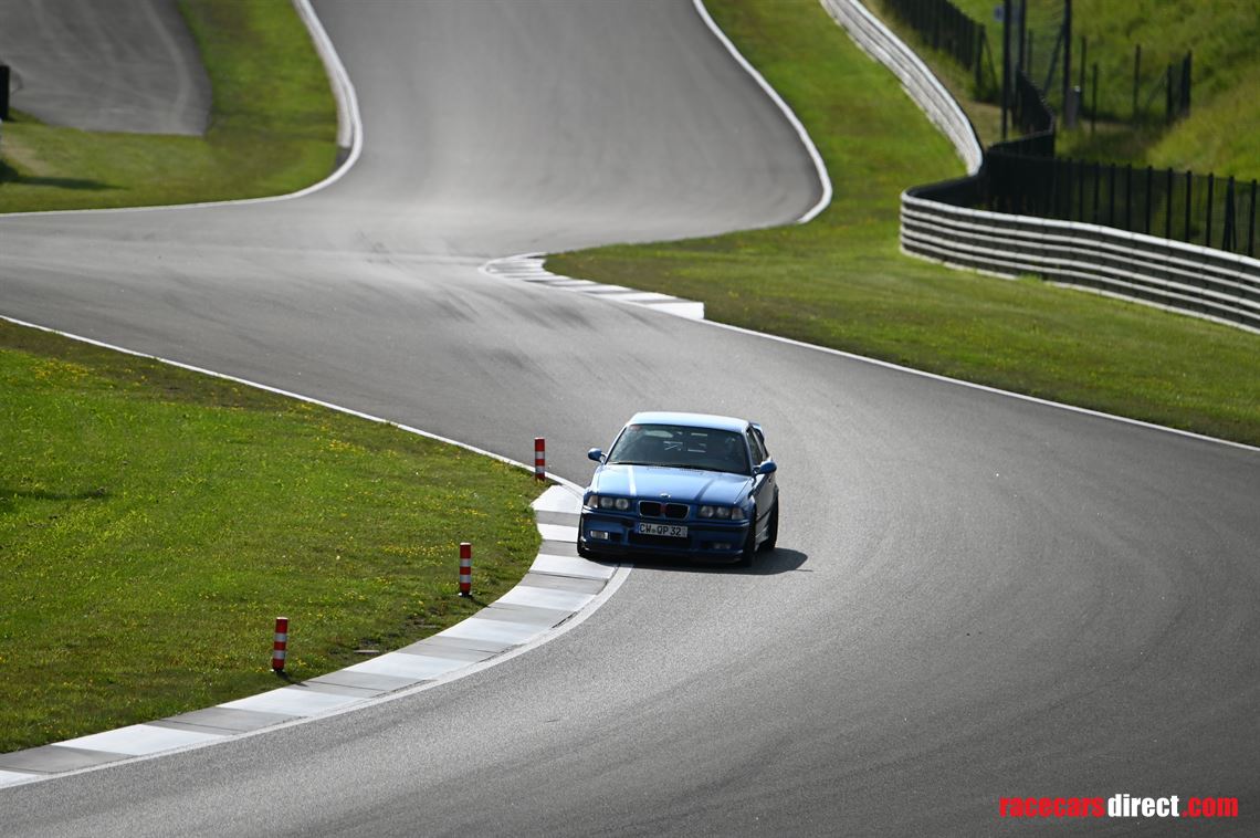 bmw-m3-e36-32l-coupe-s50b32