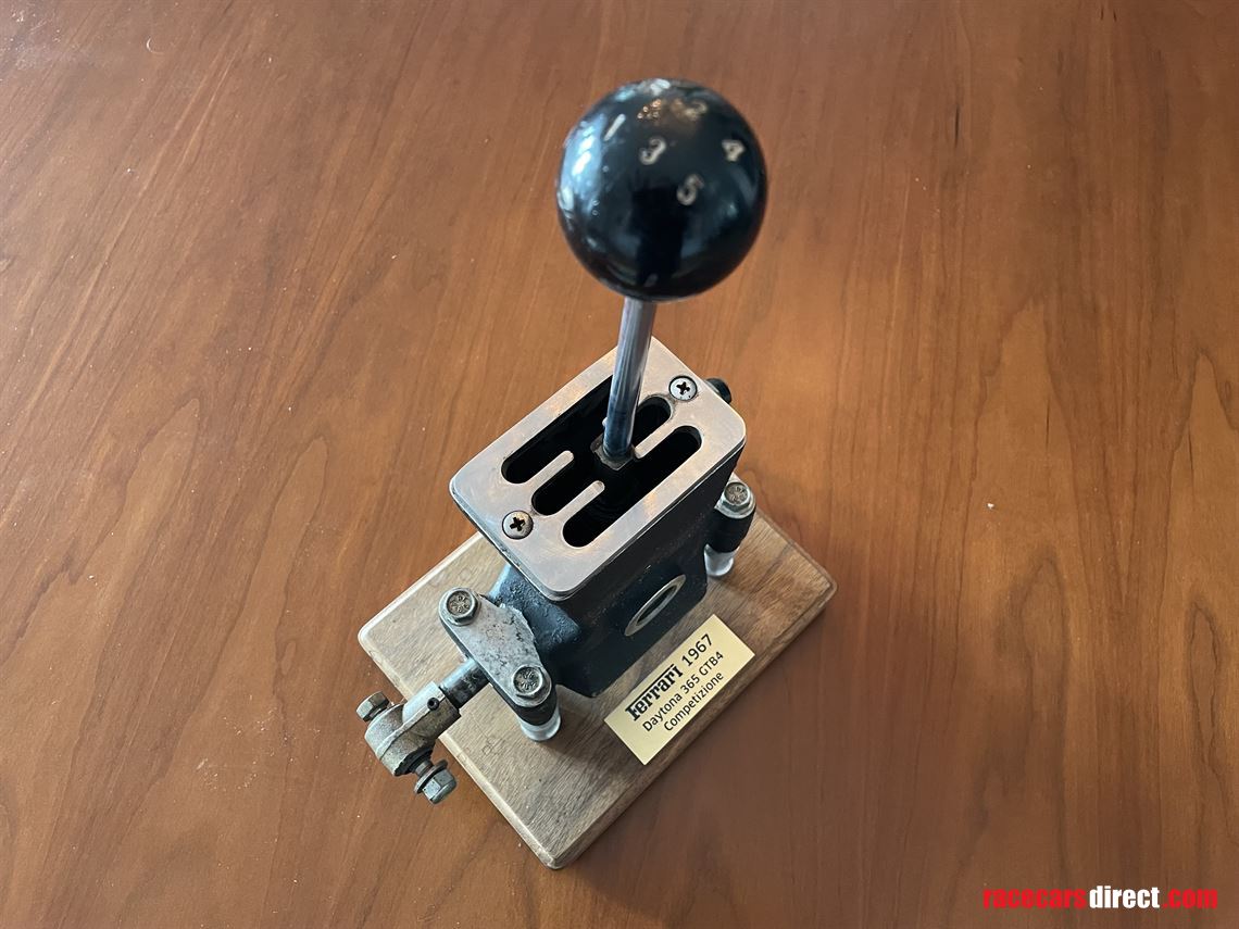 ferrari-daytona-gear-selector-display