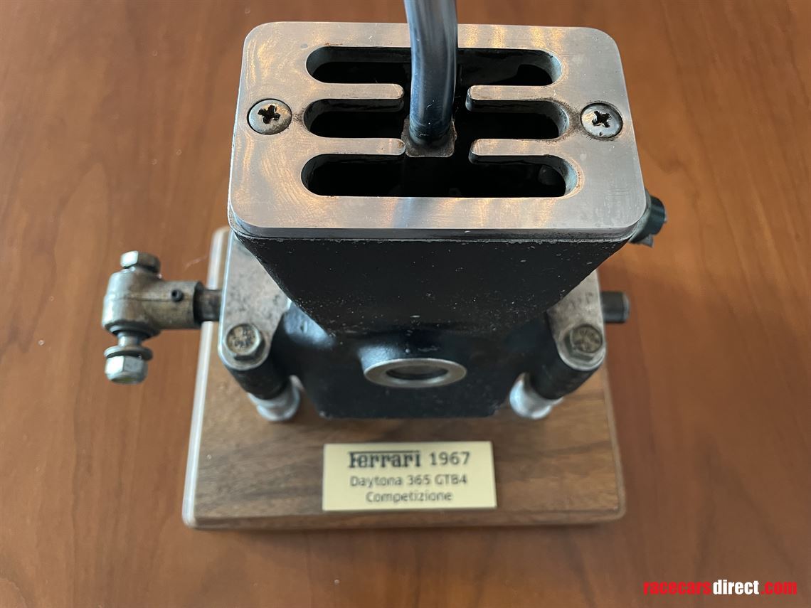 ferrari-daytona-gear-selector-display