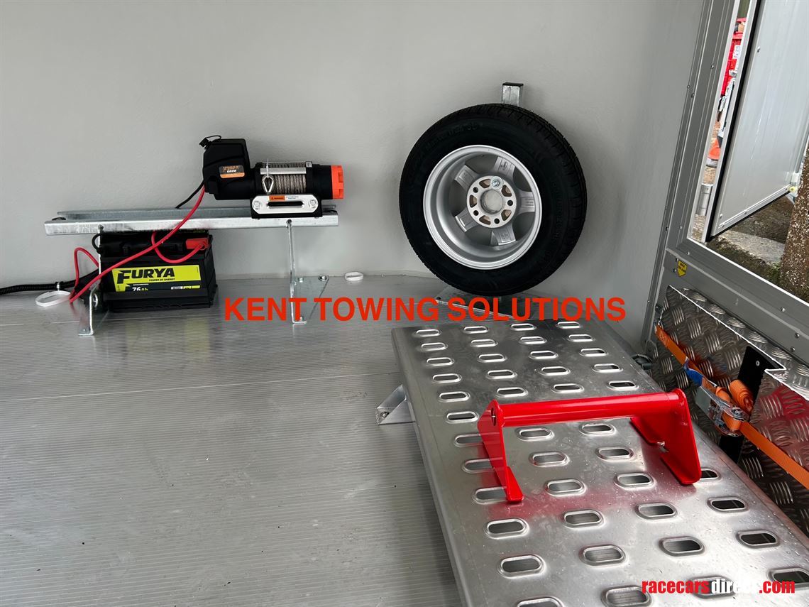 debon-c2000-55-x-22m-enclosed-car-transporter