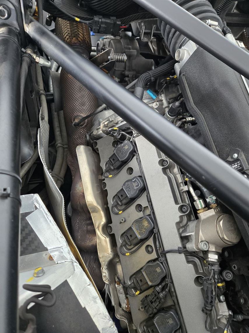 lamborghini-huracan-super-trofeo-2016-low-mil