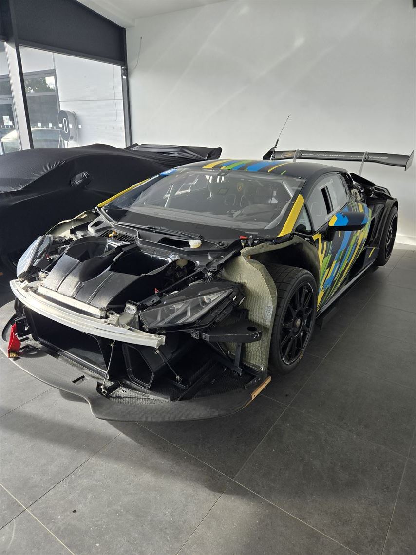 lamborghini-huracan-super-trofeo-2016-low-mil