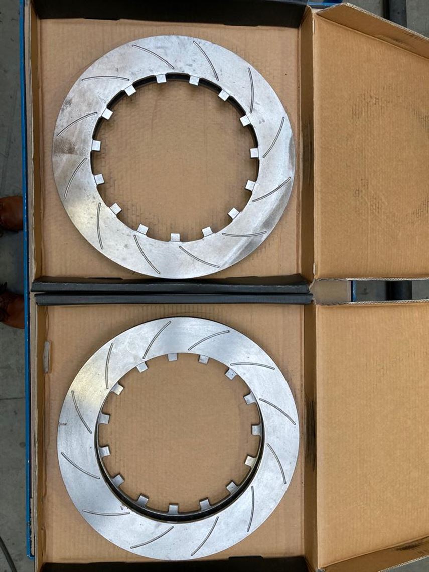 lamborghini-huracan-super-trofeo-2016-low-mil