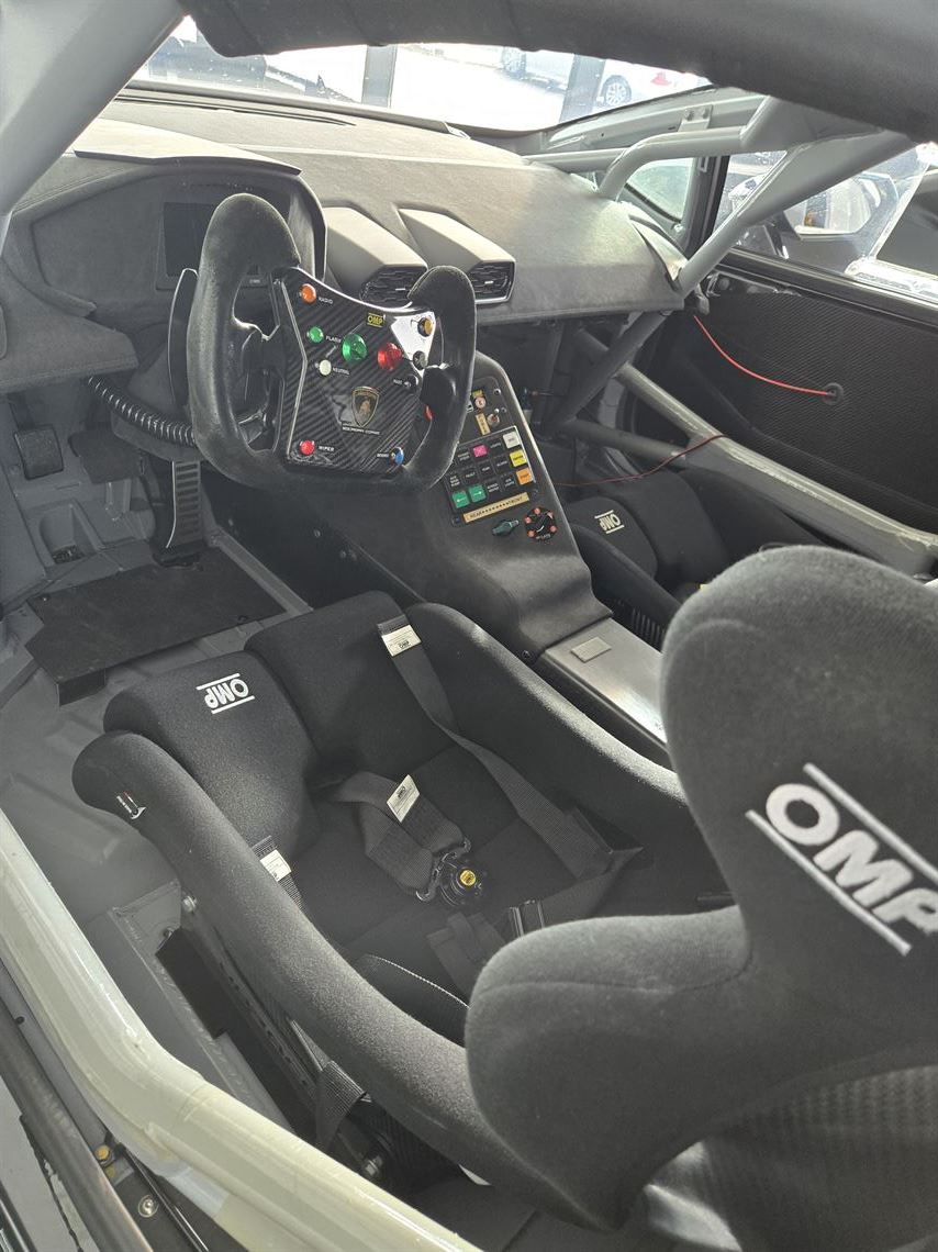 lamborghini-huracan-super-trofeo-2016-low-mil