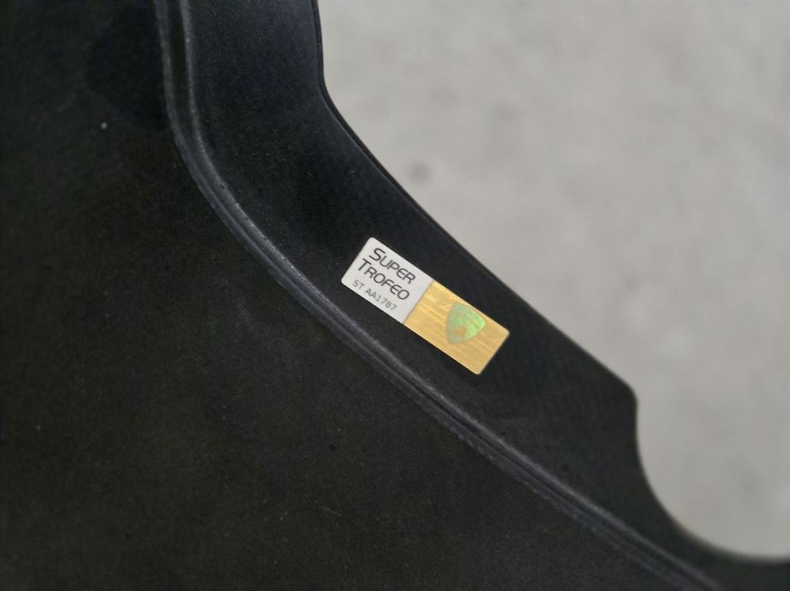 lamborghini-huracan-super-trofeo-2016-low-mil