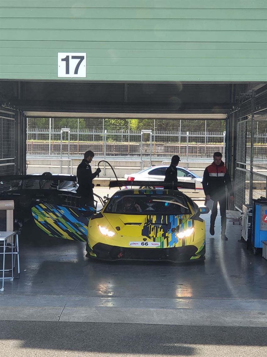 lamborghini-huracan-super-trofeo-2016-low-mil
