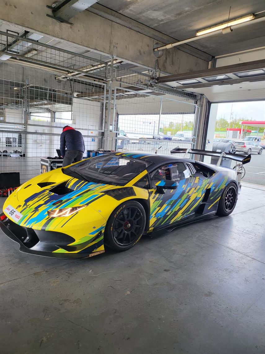 lamborghini-huracan-super-trofeo-2016-low-mil
