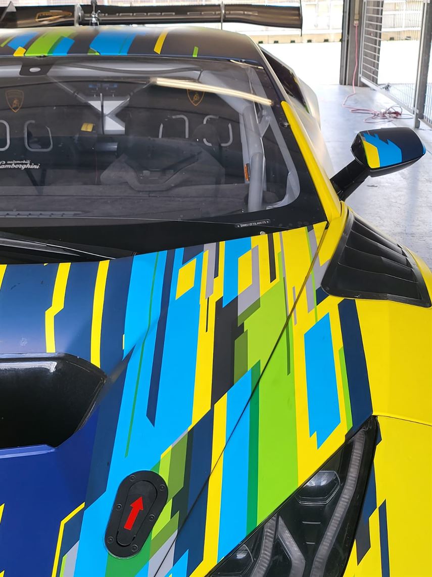 lamborghini-huracan-super-trofeo-2016-low-mil