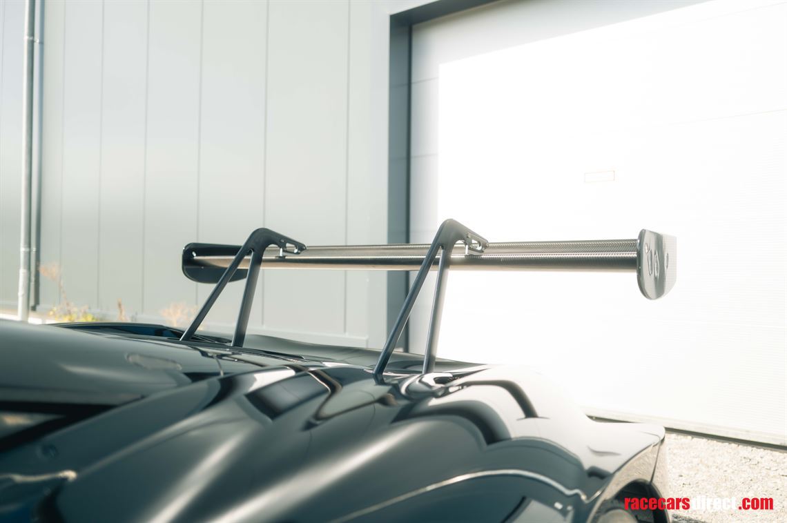 2020-mclaren-720s-gt3x---chassis-1-of-15