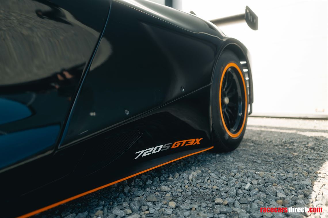 2020-mclaren-720s-gt3x---chassis-1-of-15