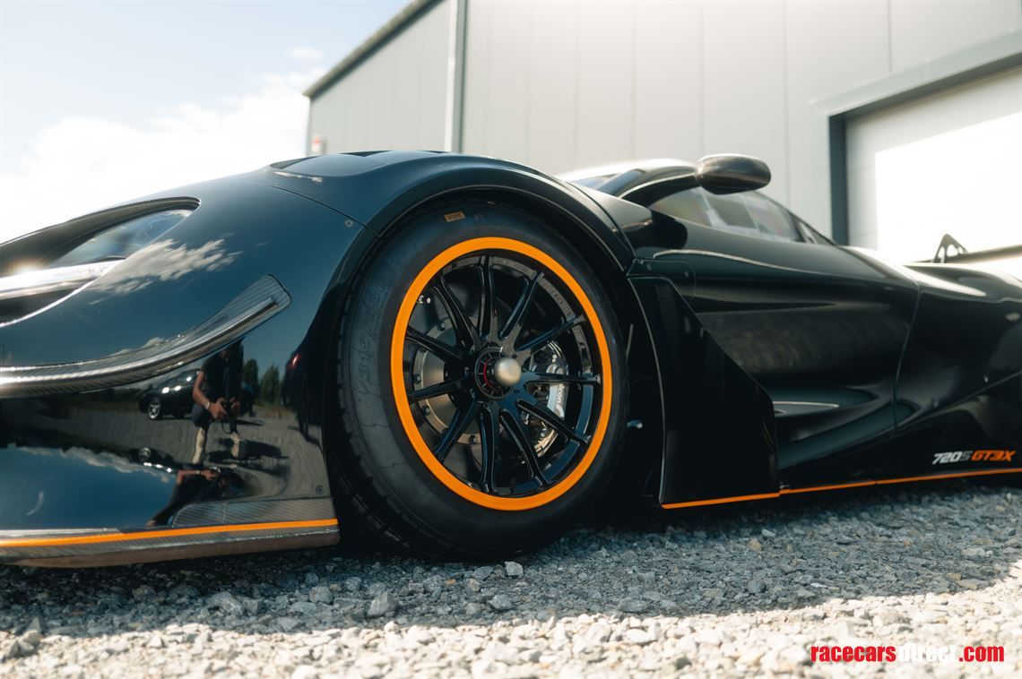 2020-mclaren-720s-gt3x---chassis-1-of-15