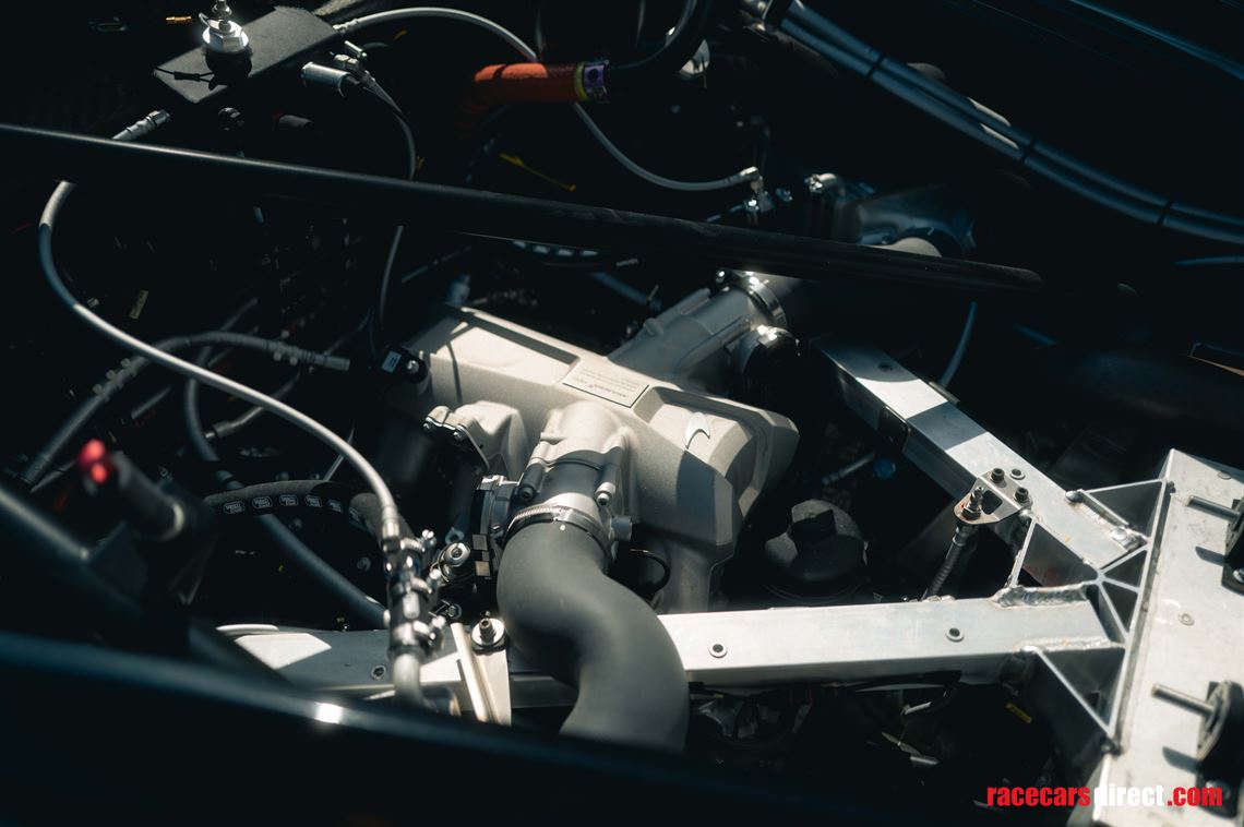 2020-mclaren-720s-gt3x---chassis-1-of-15