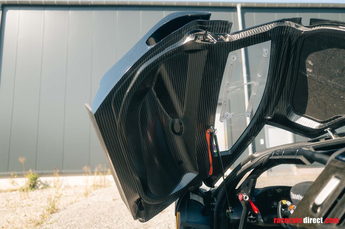 2020-mclaren-720s-gt3x---chassis-1-of-15