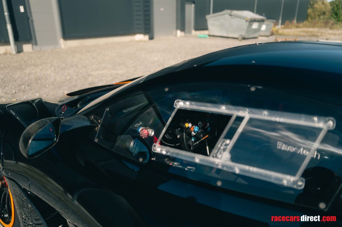 2020-mclaren-720s-gt3x---chassis-1-of-15