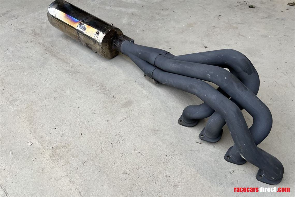 chevron-b8-exhaust-manifold-and-box