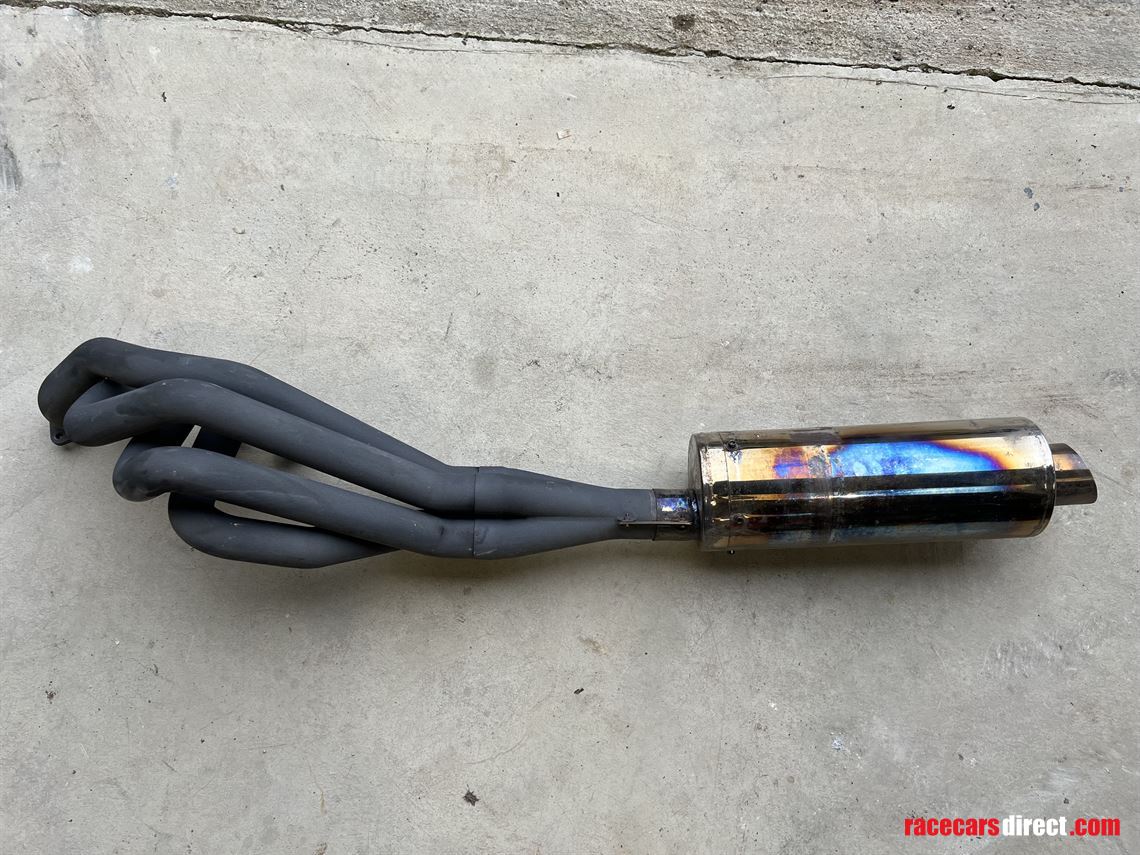 chevron-b8-exhaust-manifold-and-box