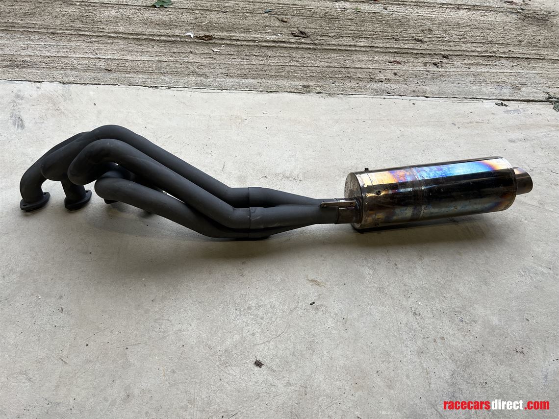 chevron-b8-exhaust-manifold-and-box