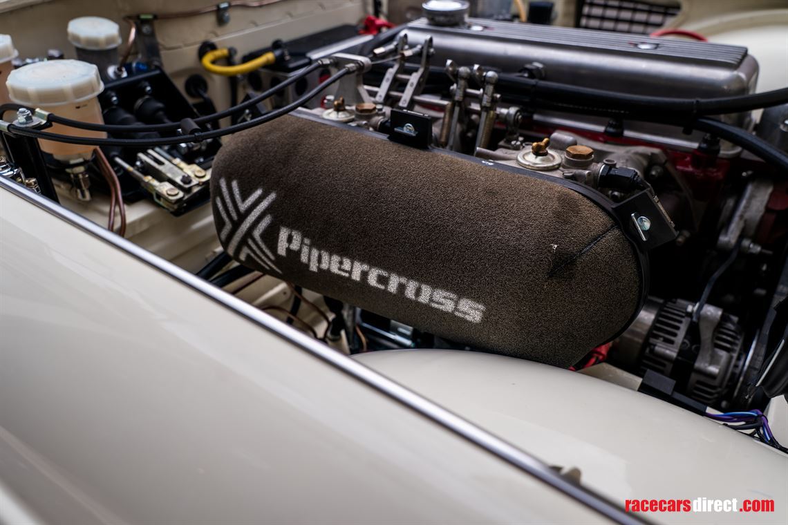 1964-triumph-tr4-race-car