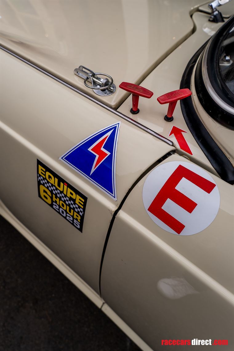 1964-triumph-tr4-race-car