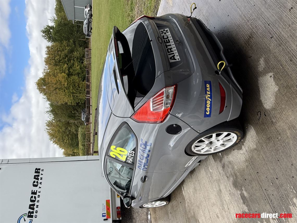 ford-fiesta-st-240-turbo