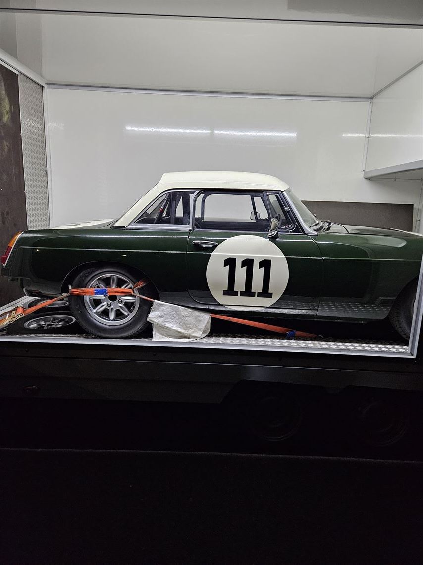 turatello-f35-race-car-transport-living-accom