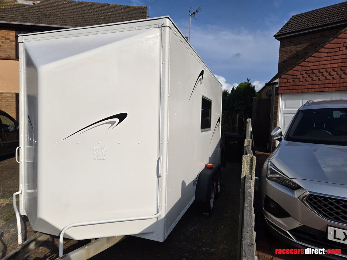 enclosed-trailer-and-accommodation