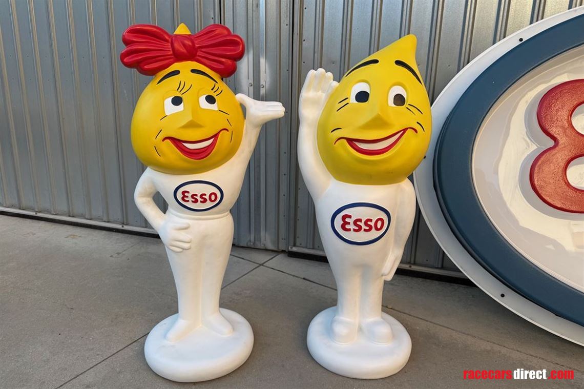 2-esso-figures-man-and-women