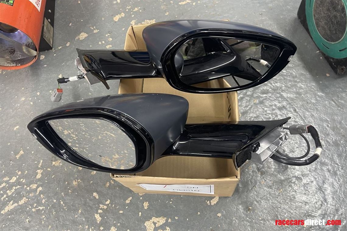 aston-martin-gt4-mirrors