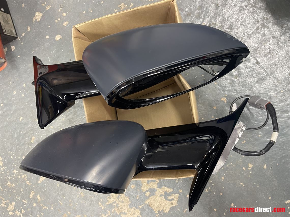 aston-martin-gt4-mirrors