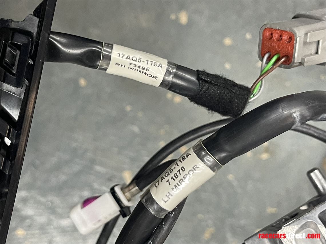 aston-martin-gt4-mirrors