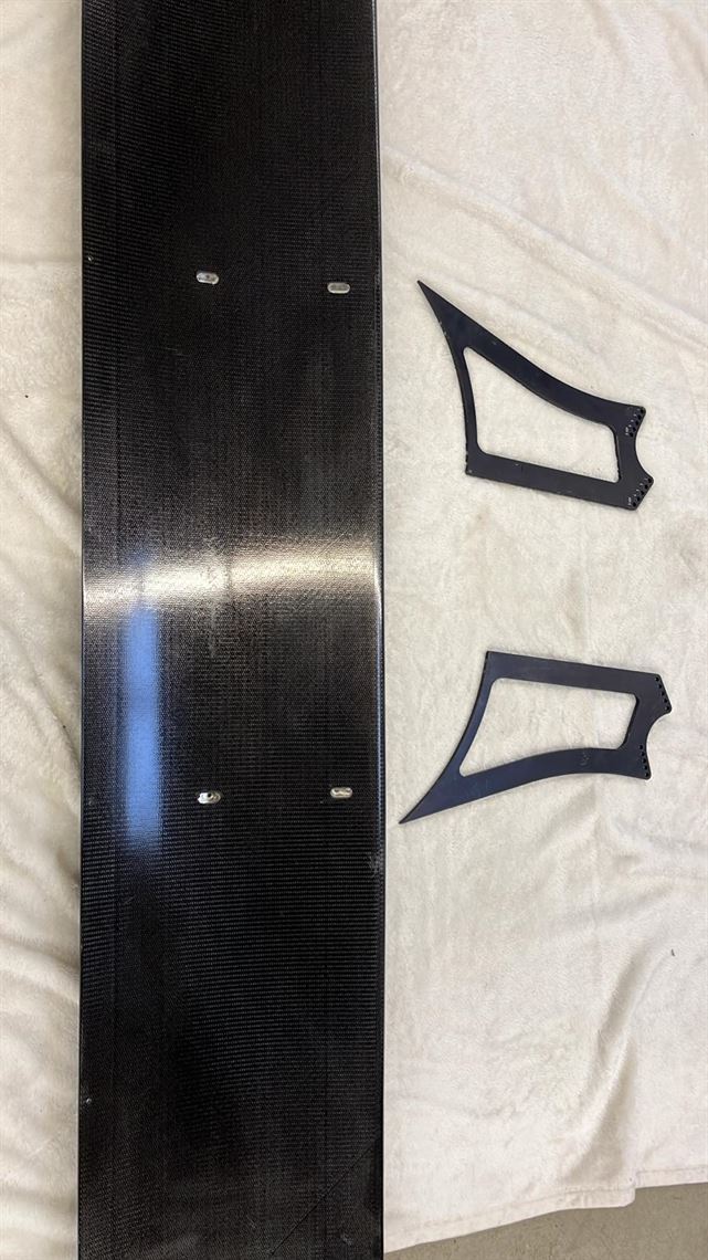 aston-martin-vantage-v12-gt3-diverse-spare-pa