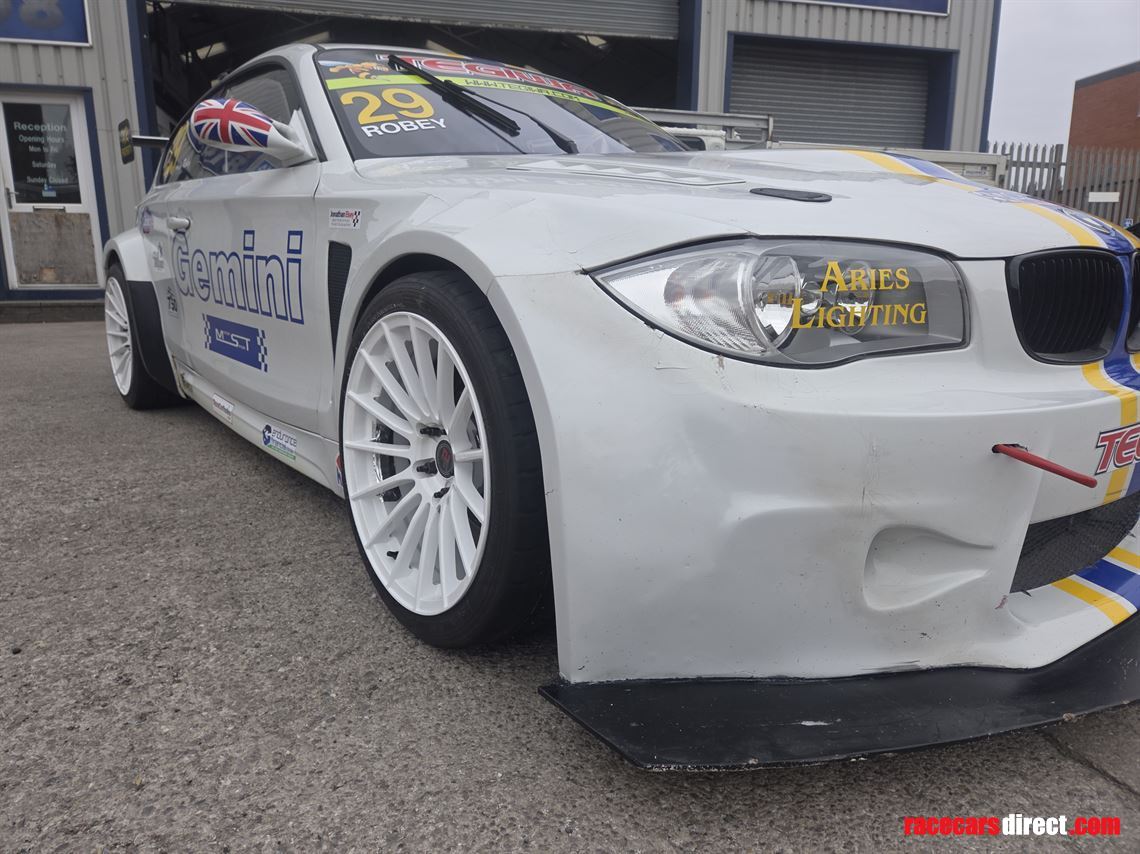 bmw-1-series-race-car-may-split