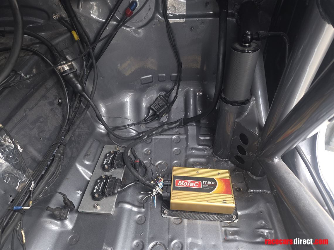 bmw-1-series-race-car-may-split