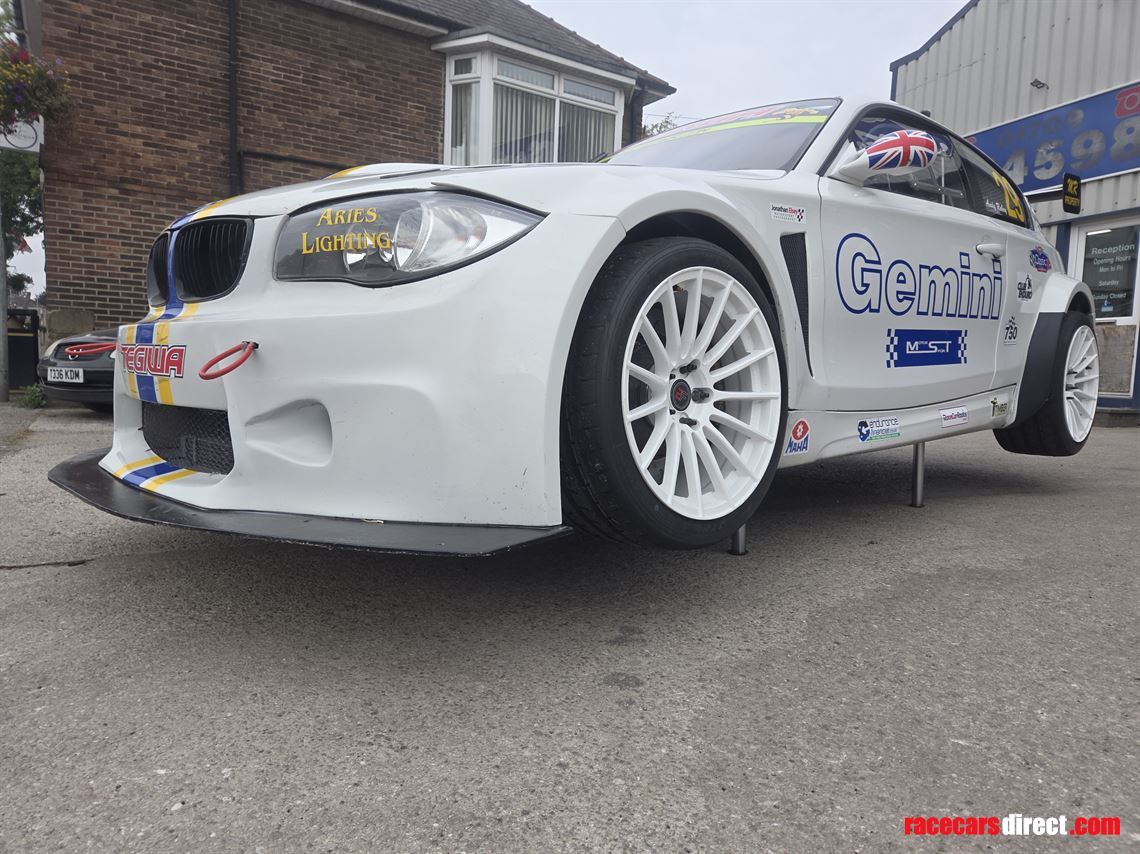 bmw-1-series-race-car-may-split