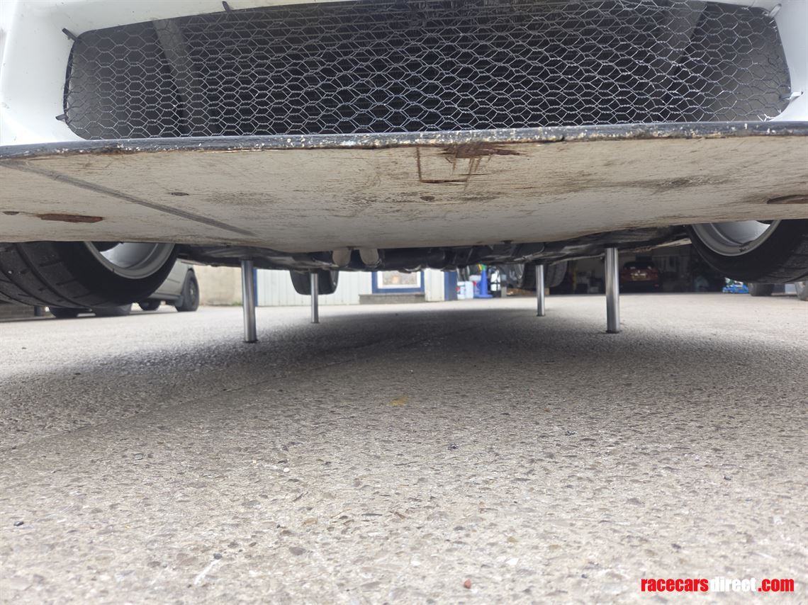 bmw-1-series-race-car-may-split