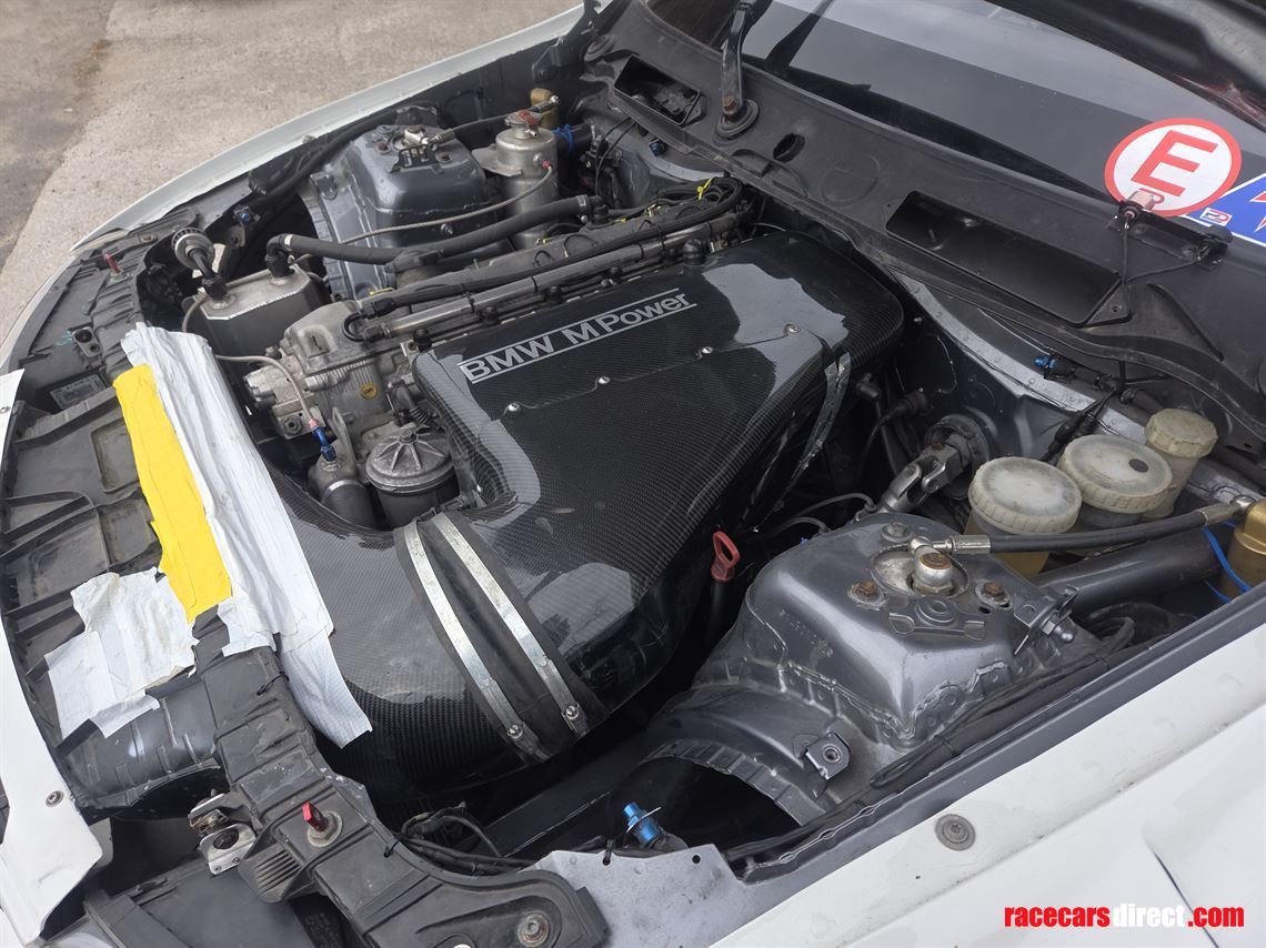 bmw-1-series-race-car-may-split