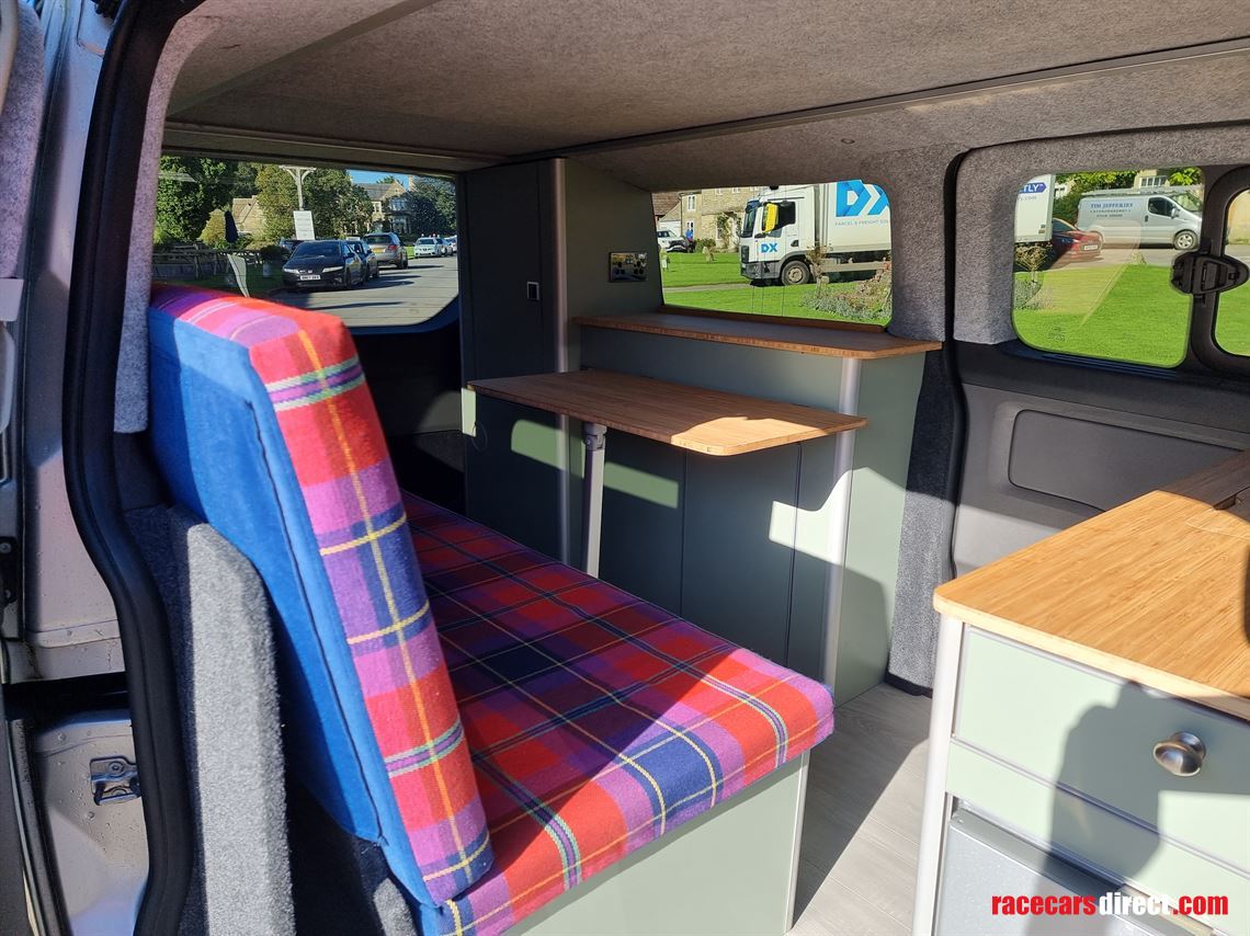 ford-tourneo-custom-camper-conversion-with-hi