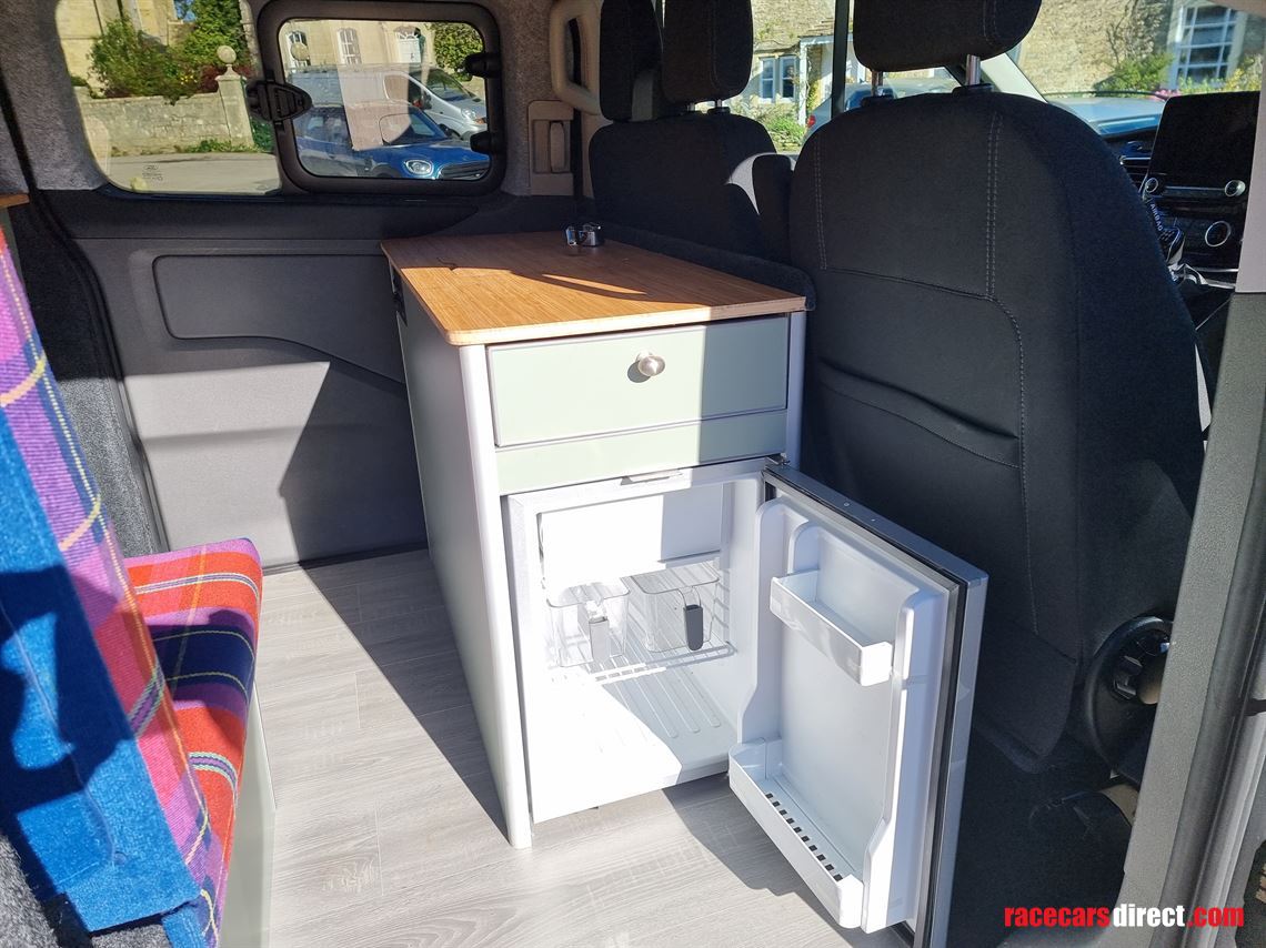 ford-tourneo-custom-camper-conversion-with-hi
