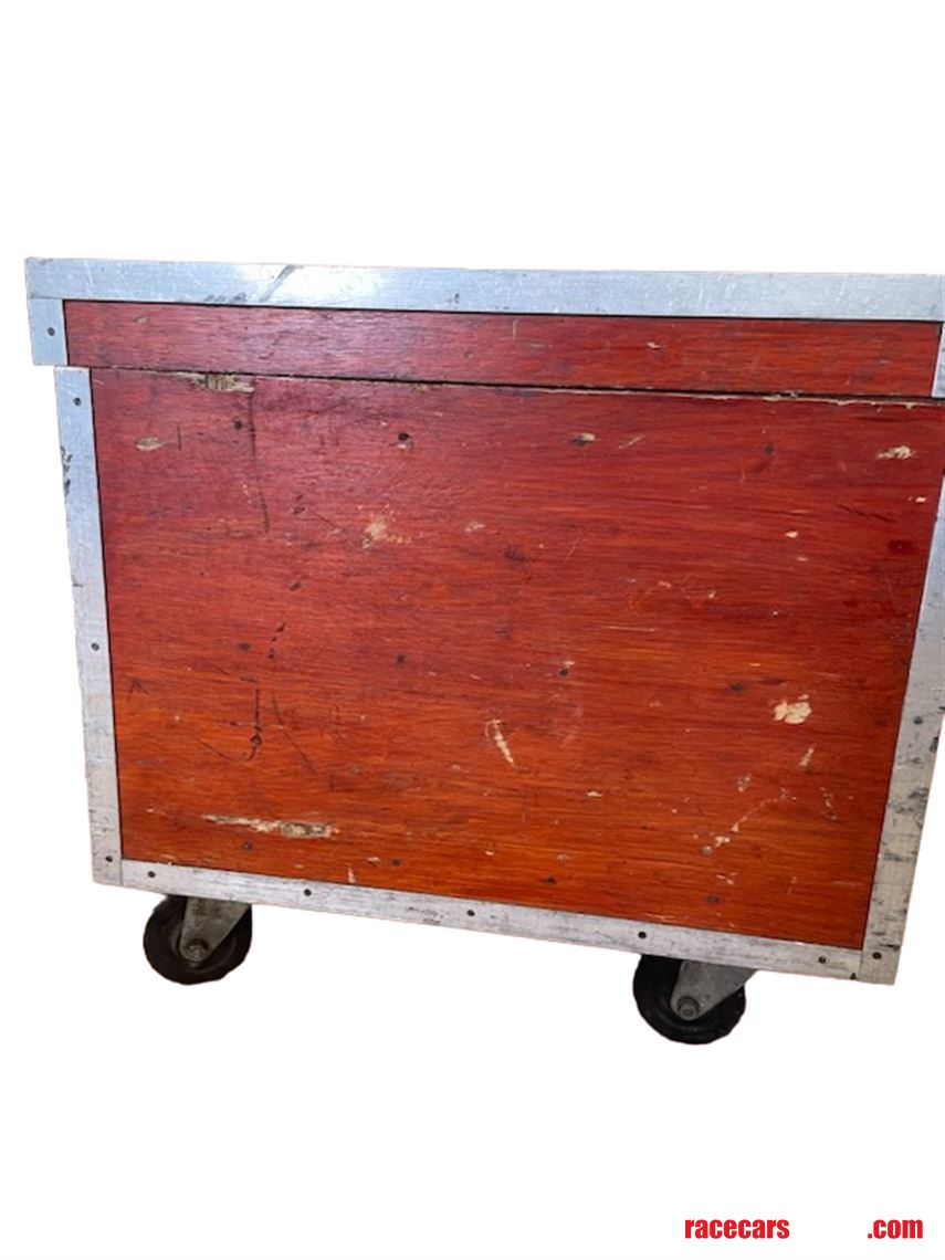 intercom-swi-scales-flight-case