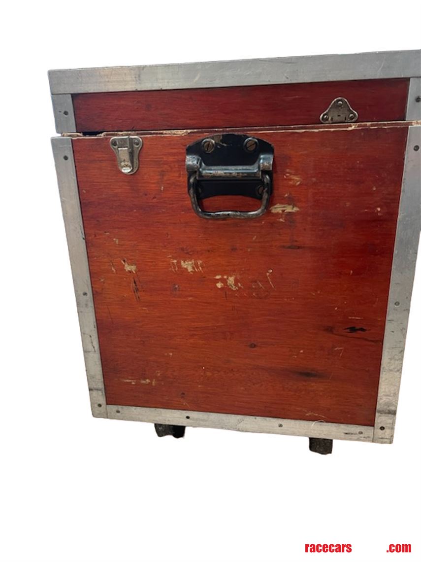 intercom-swi-scales-flight-case