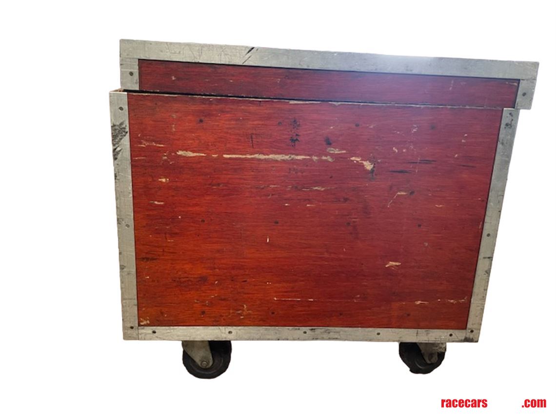 intercom-swi-scales-flight-case