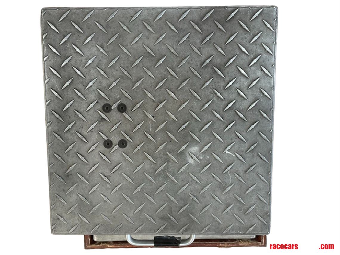 intercom-swi-scales-flight-case