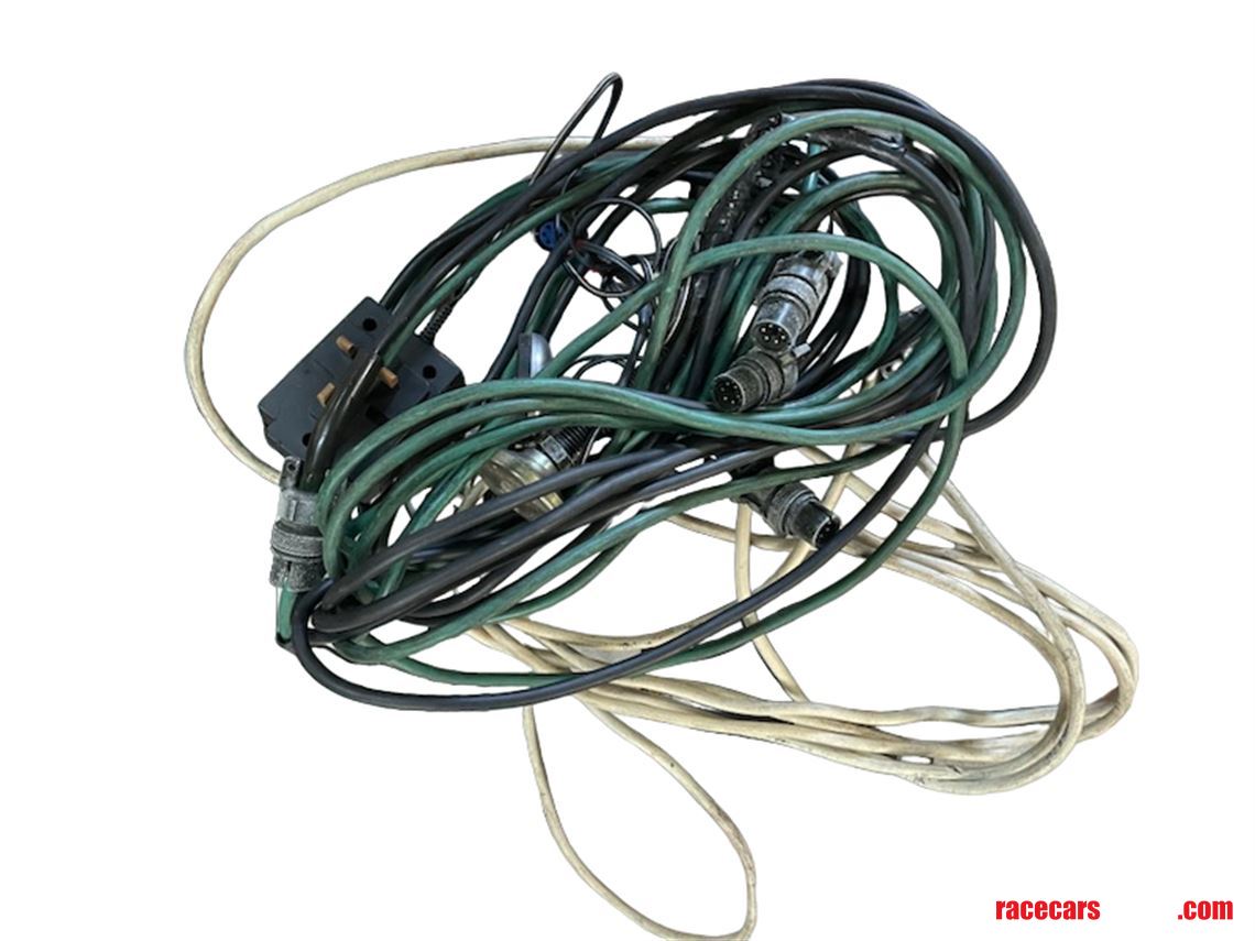 intercom-swi-scales-flight-case